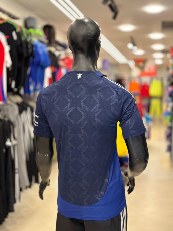 ⁦Manchester United Away Jersey 2024-25⁩ - الصورة ⁦2⁩