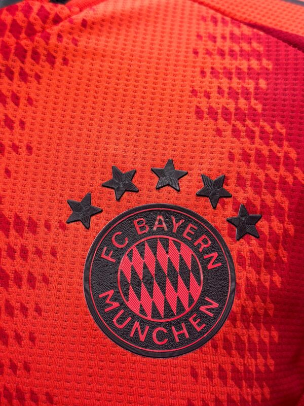 ⁦Bayern Munich Home Jersey 2024/25⁩ - الصورة ⁦5⁩