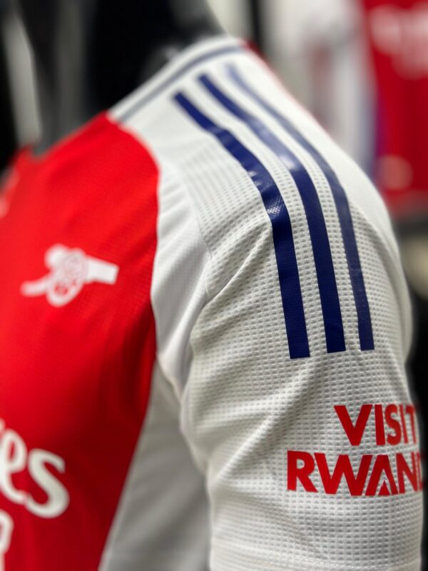 ⁦Arsenal FC (Home) Jersey 2024\25⁩ - الصورة ⁦4⁩