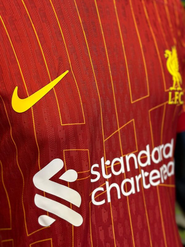 ⁦Liverpool (Home) Jersey 2024-25⁩ - الصورة ⁦7⁩