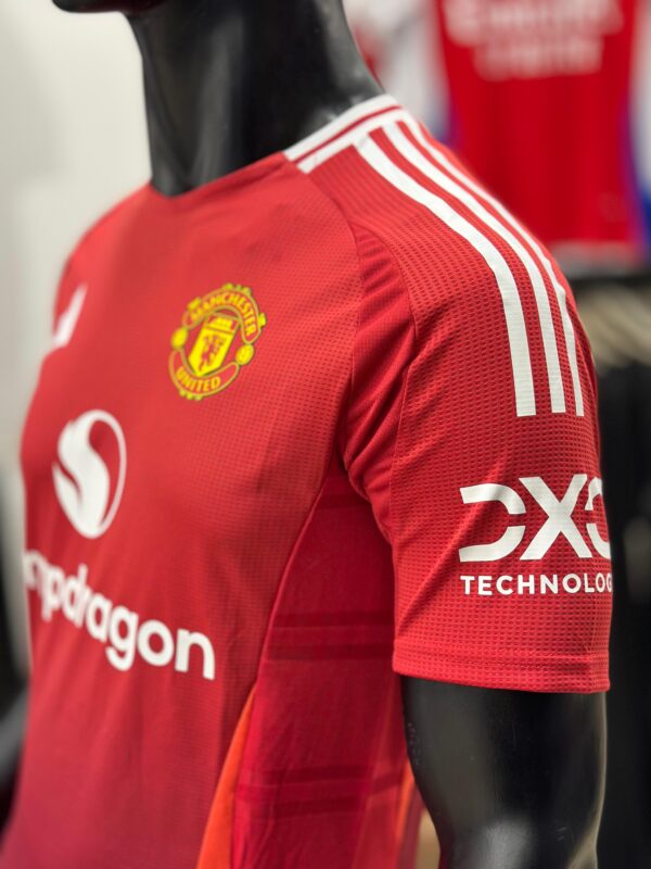 ⁦Manchester United Home Jersey 2024-25⁩ - الصورة ⁦6⁩