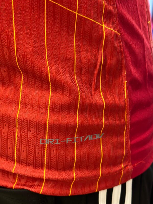 ⁦Liverpool (Home) Jersey 2024-25⁩ - الصورة ⁦2⁩