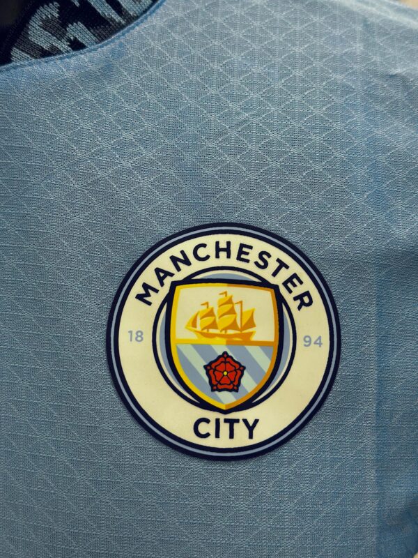⁦Manchester City (Home) Jersey 2024\25⁩ - الصورة ⁦6⁩
