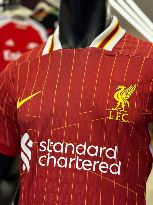 ⁦Liverpool (Home) Jersey 2024-25⁩ - الصورة ⁦4⁩