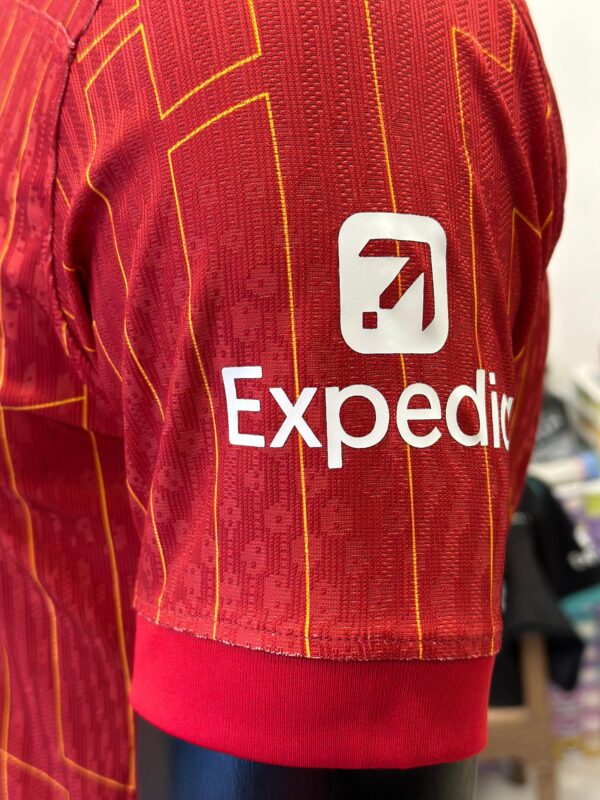 ⁦Liverpool (Home) Jersey 2024-25⁩ - الصورة ⁦9⁩