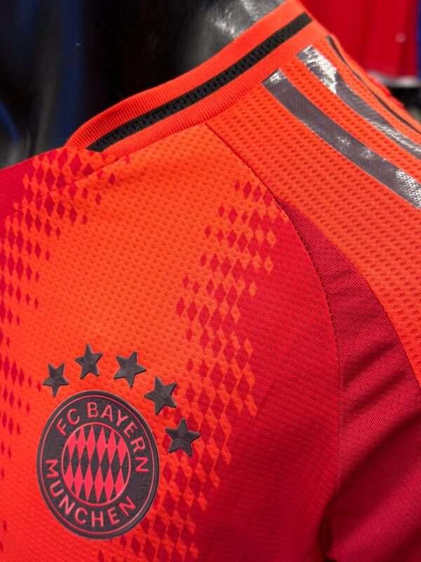 ⁦Bayern Munich Home Jersey 2024/25⁩ - الصورة ⁦9⁩