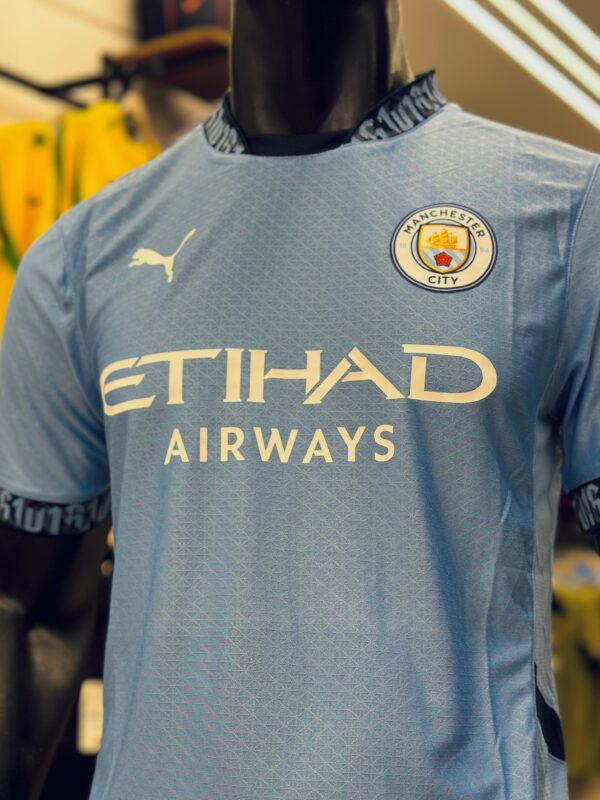 ⁦Manchester City (Home) Jersey 2024\25⁩ - الصورة ⁦7⁩