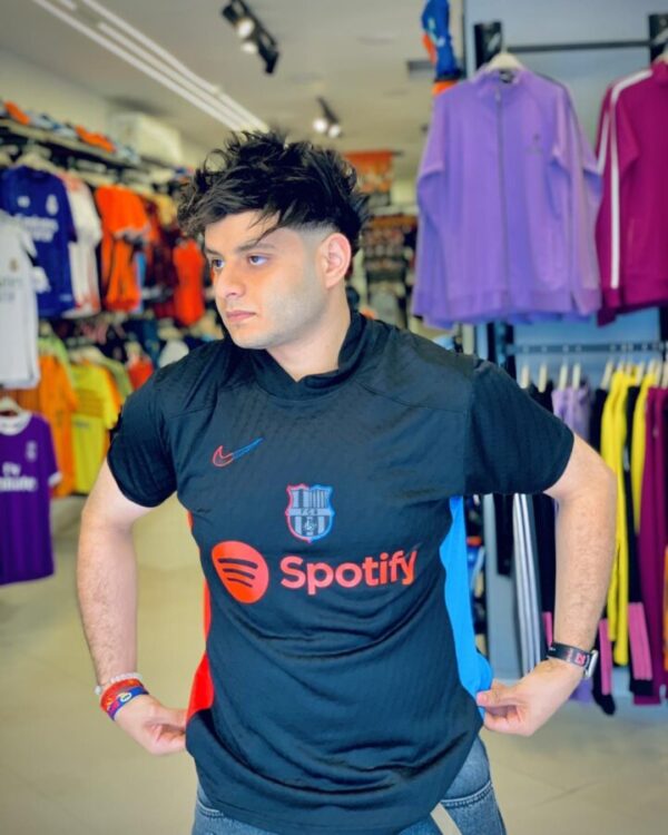⁦FC Barcelona Away Shirt 24/25⁩ - الصورة ⁦2⁩