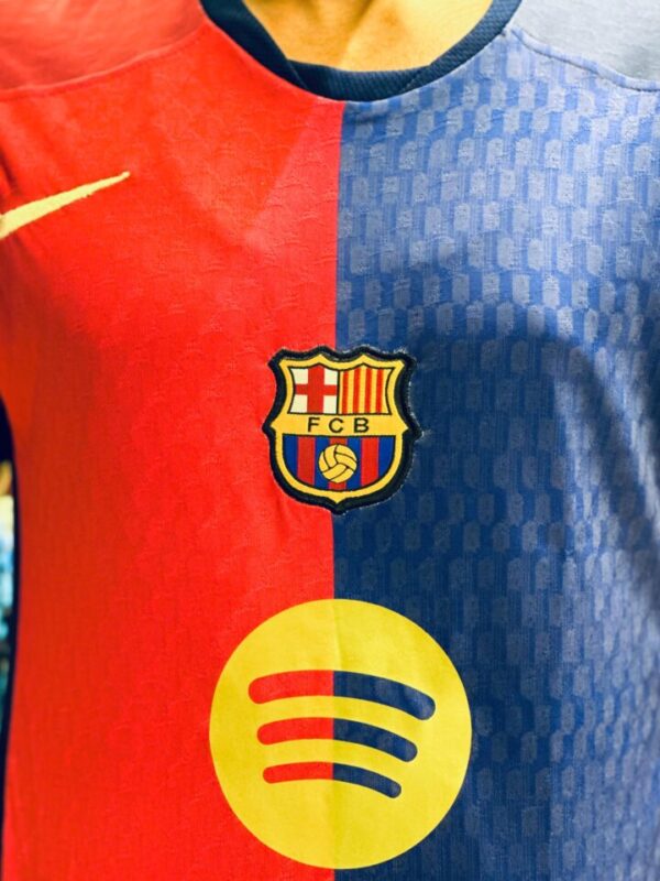 ⁦FC Barcelona (Home) Shirt 24/25⁩ - الصورة ⁦3⁩