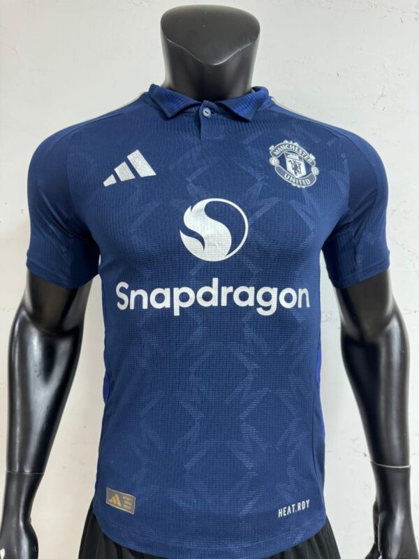 ⁦Manchester United Away Jersey 2024-25⁩ - الصورة ⁦7⁩