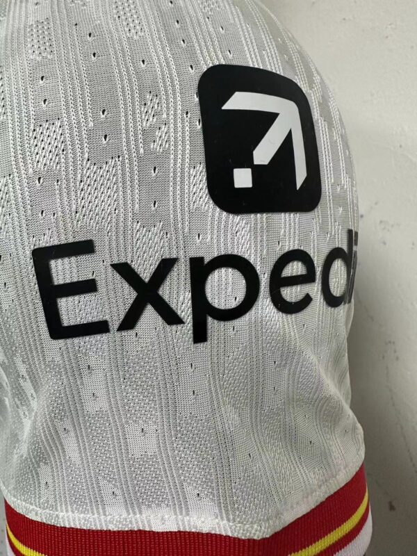 ⁦Liverpool Third Jersey 2024\25⁩ - الصورة ⁦2⁩